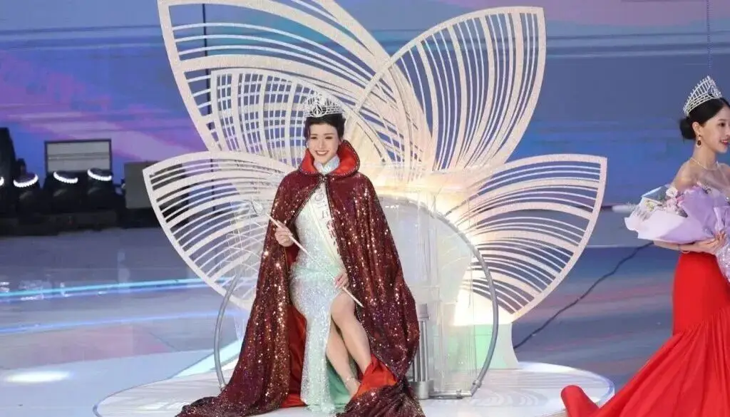 2020的港姐_2021年港姐fiona_